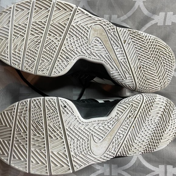 Youth Nike Baskeball Shoe "Hustle" - Picture 8 of 8